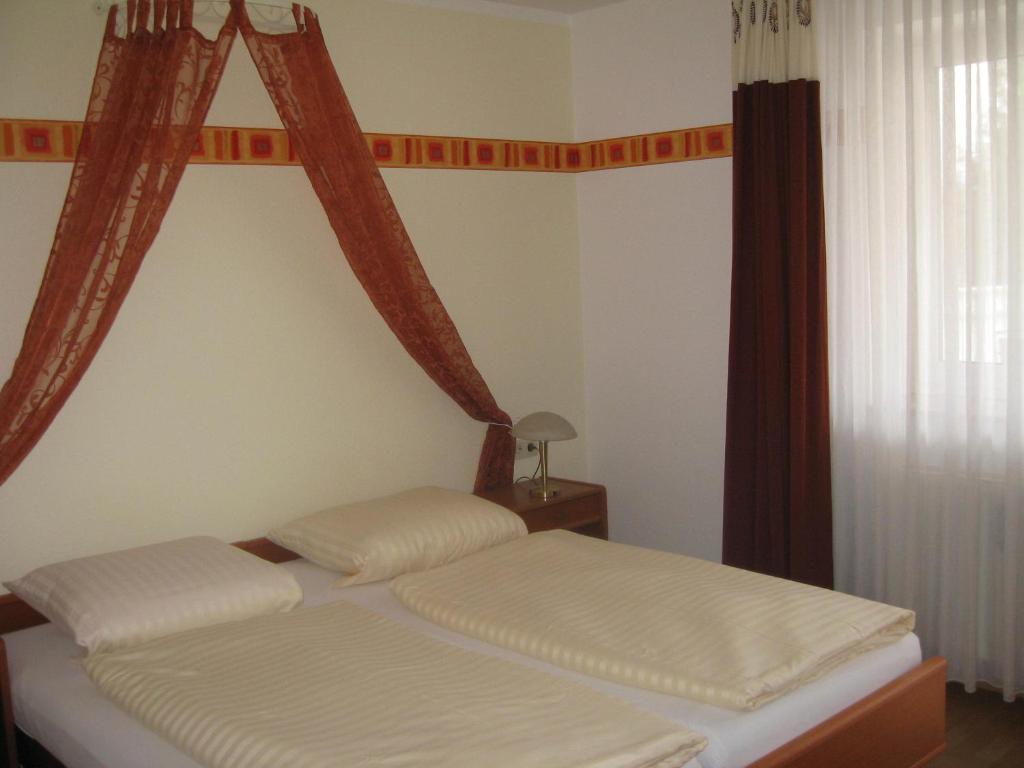 Hotel Alt-Holzhausen Bad Pyrmont Habitación foto